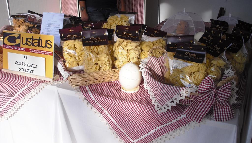B&B Corte Degli Struzzi Pescia Romana Eksteriør bilde
