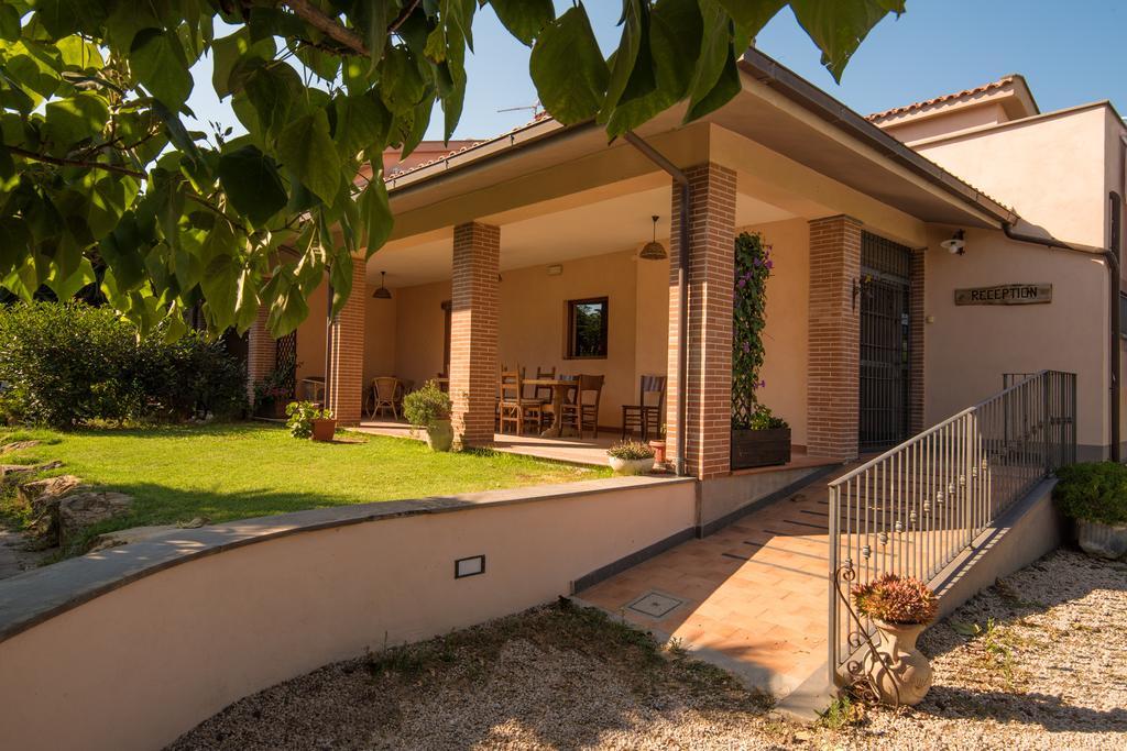 B&B Corte Degli Struzzi Pescia Romana Eksteriør bilde